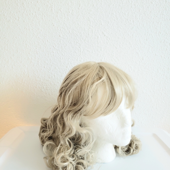 Nwt  Long Curly Ash Blondie Wavy Wig - Picture 3 of 11